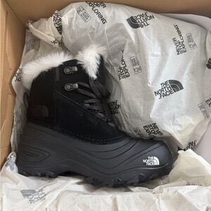 Youth The North Face Shellista V Black Winter Boots with White Fur Trim